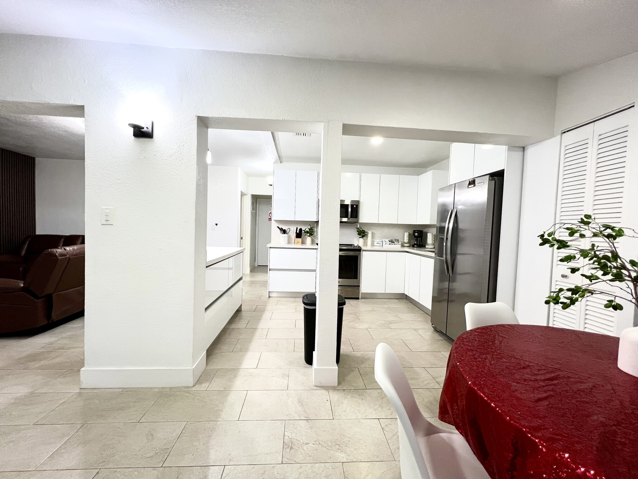 Kitchen - Easily accessible kitchen - 1270 SW 29th St