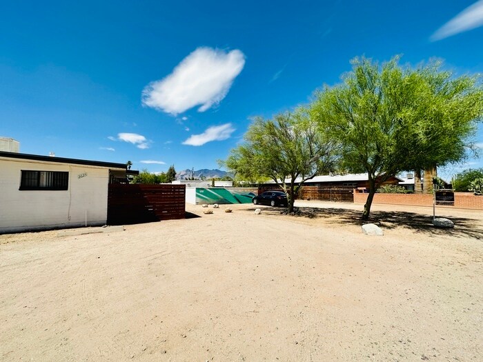 Building Photo - 2625 E Copper St