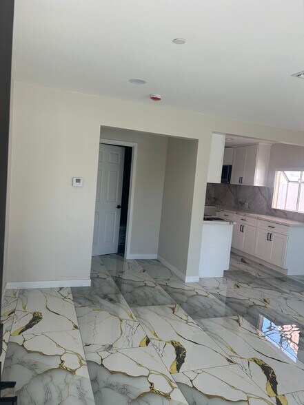 Building Photo - 6537 Valjean Ave