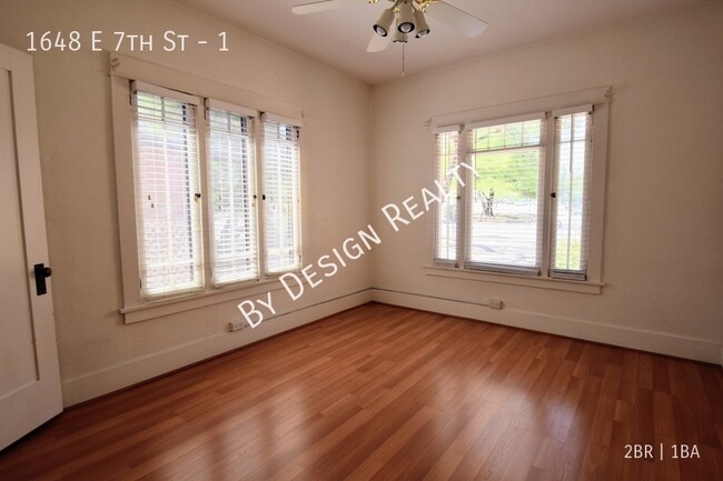 Building Photo - Vintage 2 Bed 1 Bath Bungalow - WALKING DI...