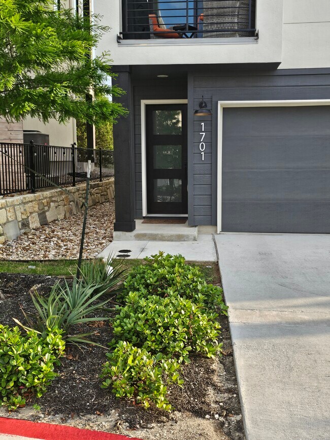 exterior maintained by HOA - 2050 Lohmans Spur Rd