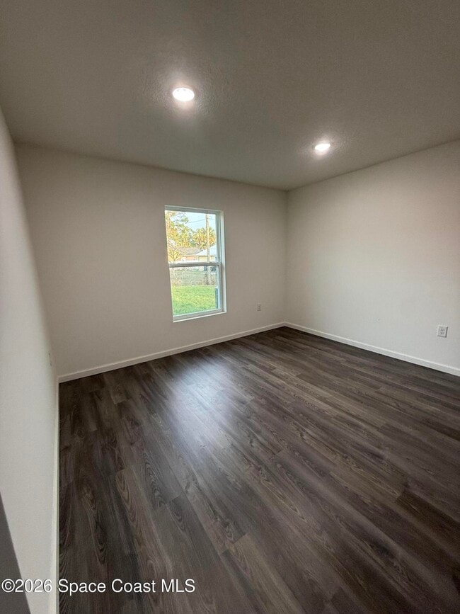 Building Photo - 487 Wiltshire Ave SW