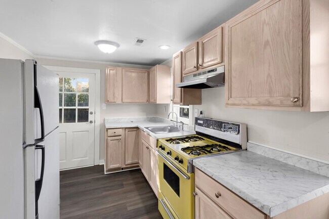 Building Photo - 211 Lawson St