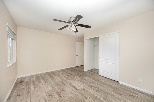 Building Photo - 1099 Bayswater Dr