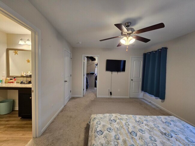 Building Photo - 1922 Flagpole Dr