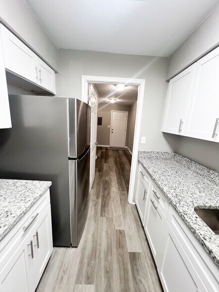 Building Photo - 6021 Camellia Dr