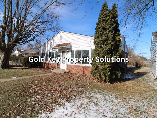 Building Photo - MEADOWBROOK AREA 2 BR 1 BA House with Central Air and Bonus Room