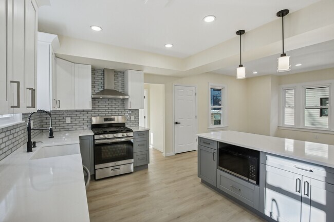 Building Photo - 4 Lincoln Pl