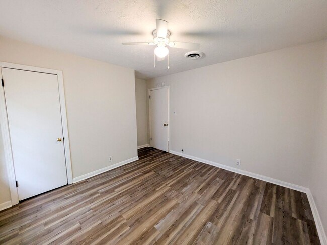 Building Photo - 4510 El Paso Ave