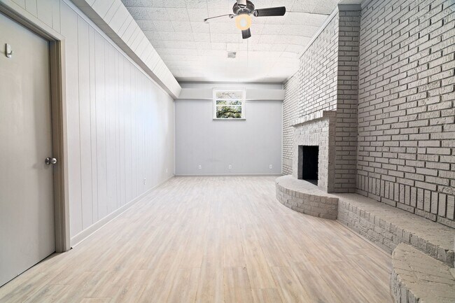 Building Photo - Peaceful Living in West Ashley!