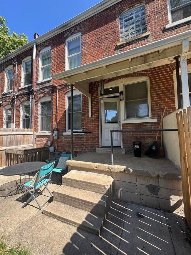 Building Photo - 293 E Mithoff St