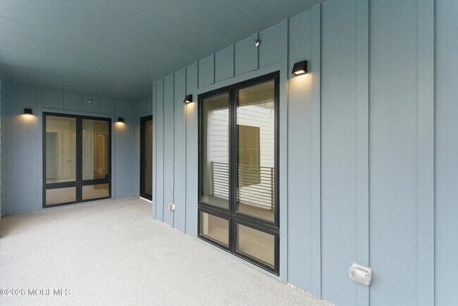 Building Photo - 215 2nd Ave