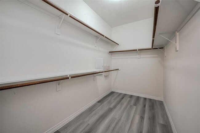 Building Photo - 520 West Fork
