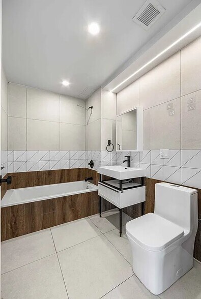 Building Photo - 60 W 125th St