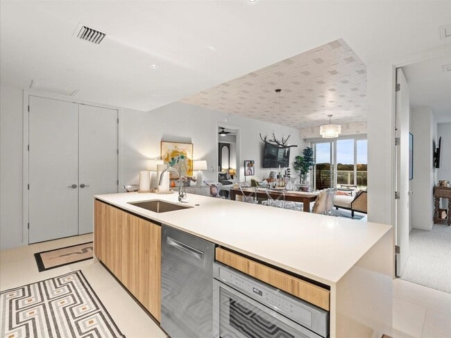 Building Photo - 1020 Sunset Point Rd