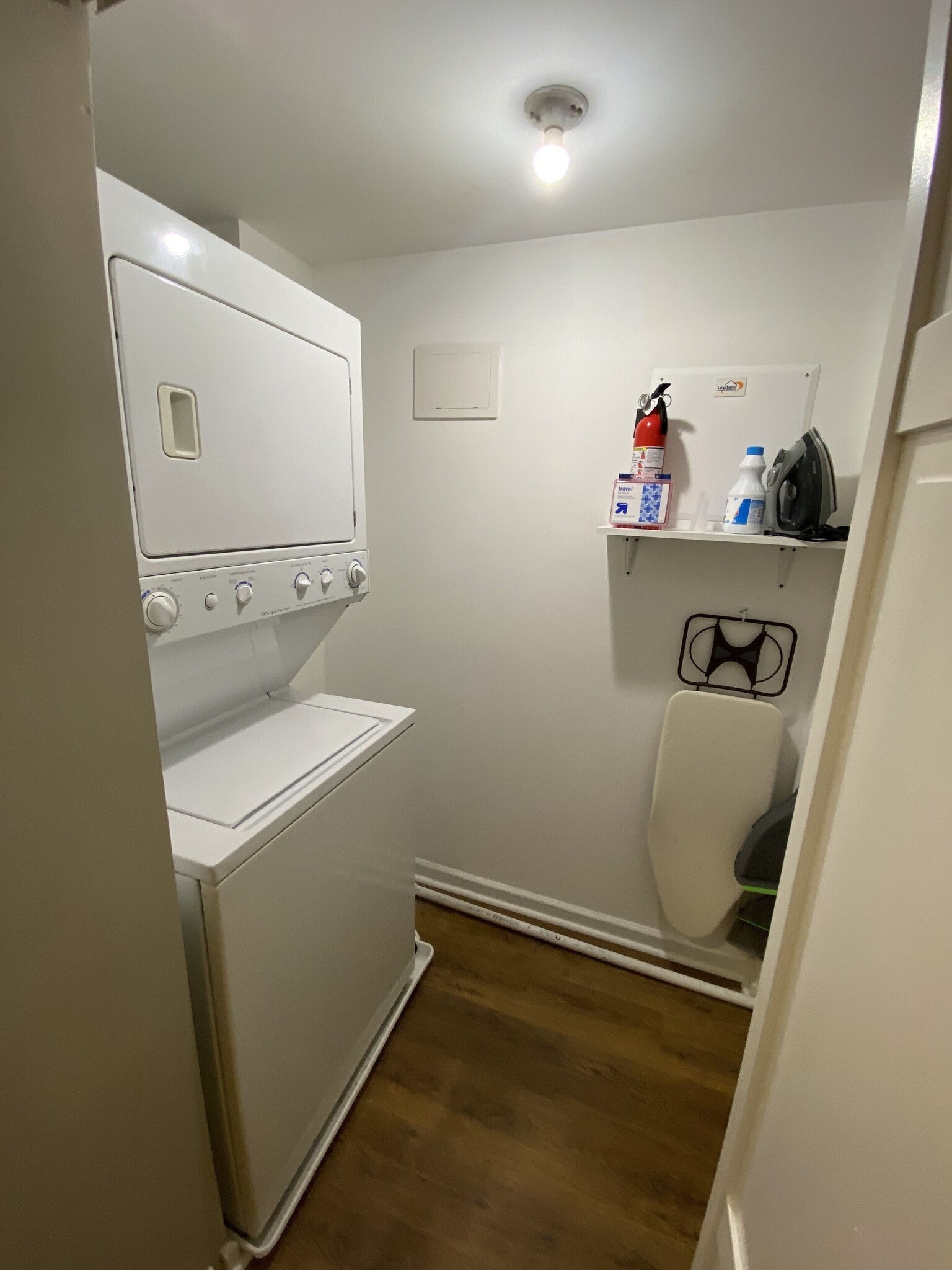 Building Photo - 913 W Belden Ave