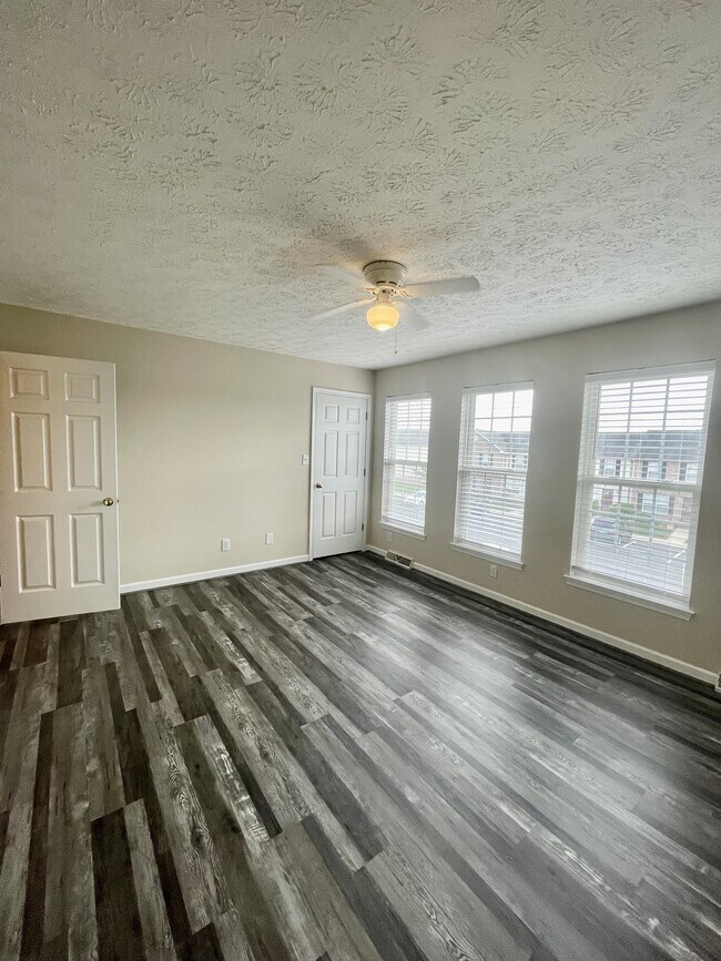 Building Photo - 1069 Blue Ridge View Cir