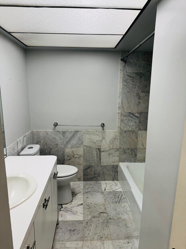 Building Photo - 1527 S Flagler Dr
