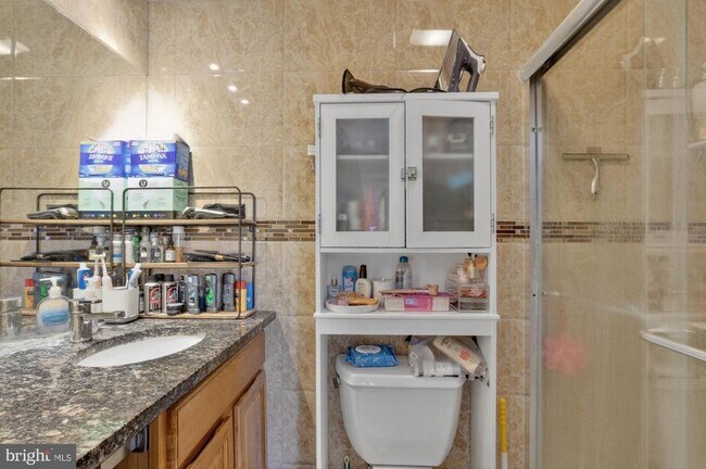 Building Photo - 1540 S Mole St