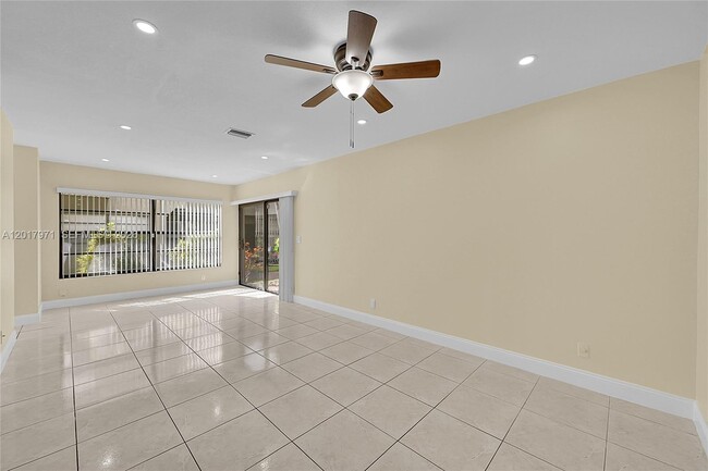 Building Photo - 2532 Coral Springs Dr