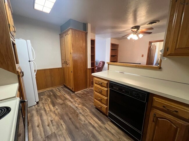 Building Photo - 704 W Rebecca Ave