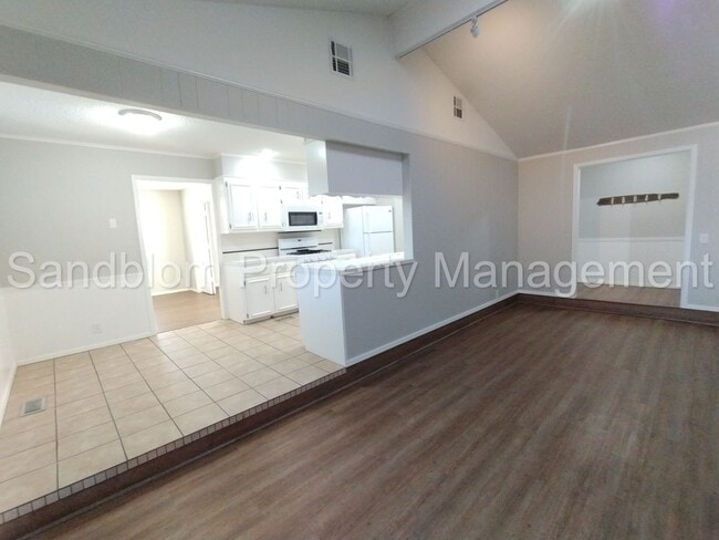 Building Photo - FOR LEASE | Mid-town Tulsa | Available Now!