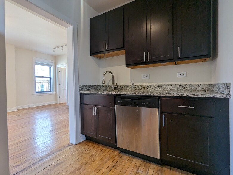 Building Photo - 4040 N Ashland Ave