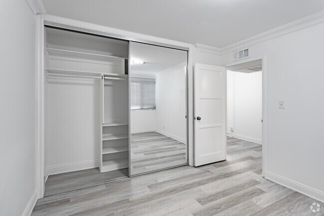 1BR, 1BA - 535 - 925 SF - Wilshire Westwood Luxury Apartments