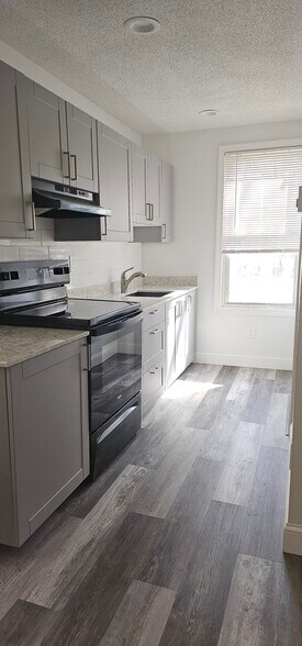 Building Photo - 313 Grove St