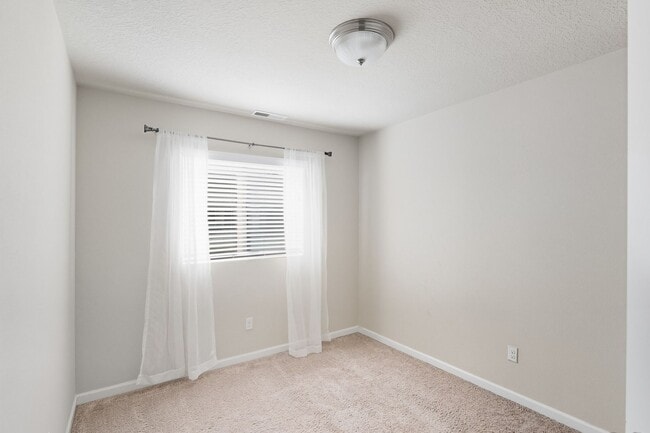 Building Photo - Lovely 3 Bedroom 2.5 Bath Sherwood Townhom...