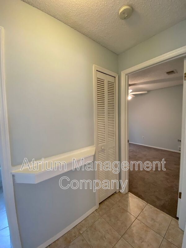 Building Photo - 277 Lakebreeze Cir