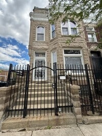 Building Photo - 2451 W Jackson Blvd