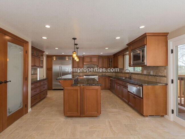 Building Photo - Elegant 4 Bedroom, 3 bath, 3-Car Garage in...