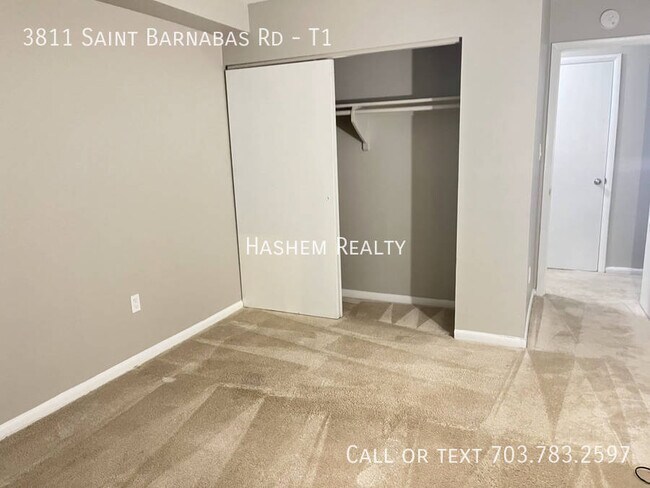 Building Photo - Lovely Updated 2 Bedroom 1 Full Bath Groun...