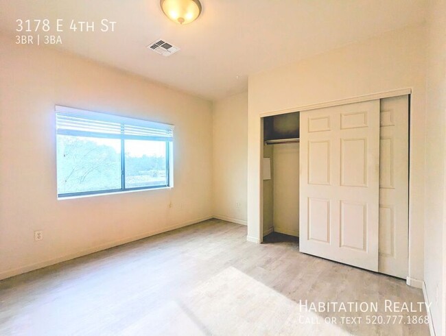 Building Photo - Pre-Lease!! 3bed/3bath townhome in Miramon...