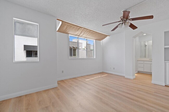 Building Photo - 501 Herondo St