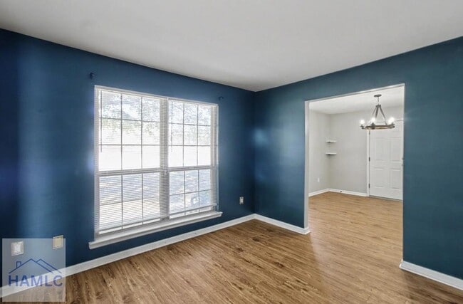 Building Photo - 404 Clairemore Cir