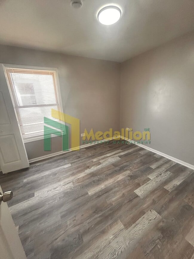 Building Photo - 5954 S Maplewood Ave