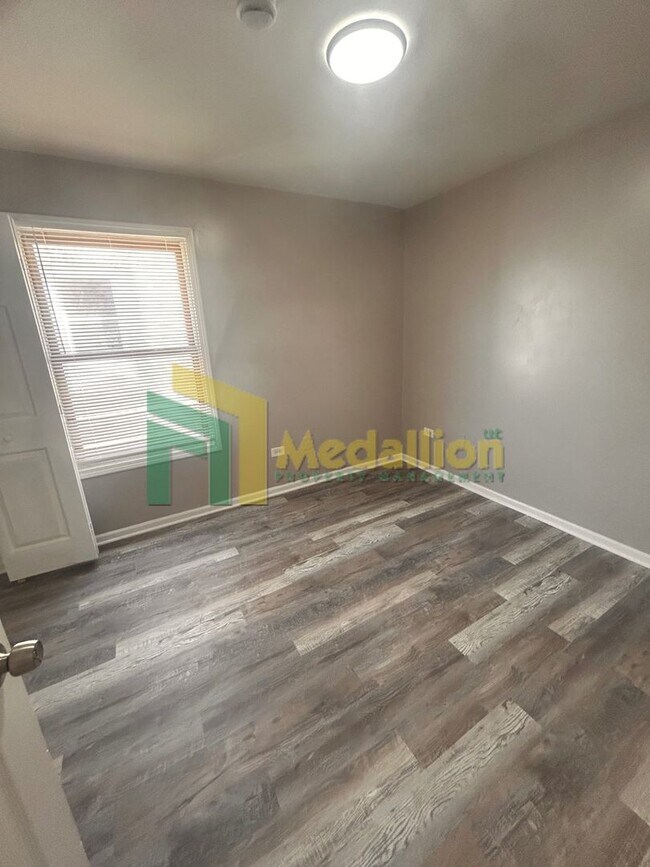 Building Photo - Spacious 4-Bedroom Home with Additional Living Space