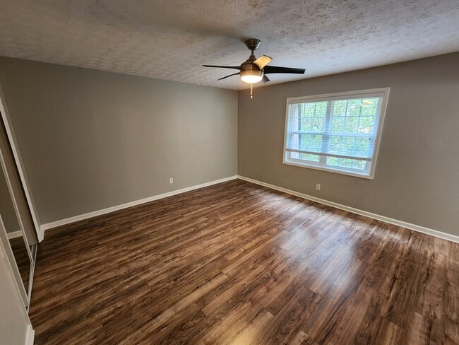 Building Photo - 365 Winding River Dr