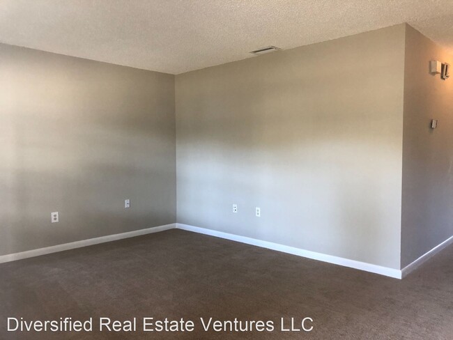 Building Photo - 3 br, 1.5 bath House - 3918 Feather Drive