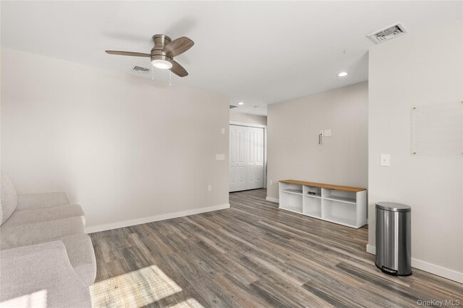 Building Photo - 341 Main St