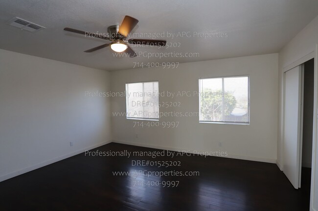 Building Photo - Newly Renovated 4 bedroom + 2 1/2 bathroom...