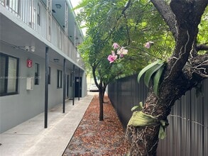 Building Photo - 421 SW 6th St