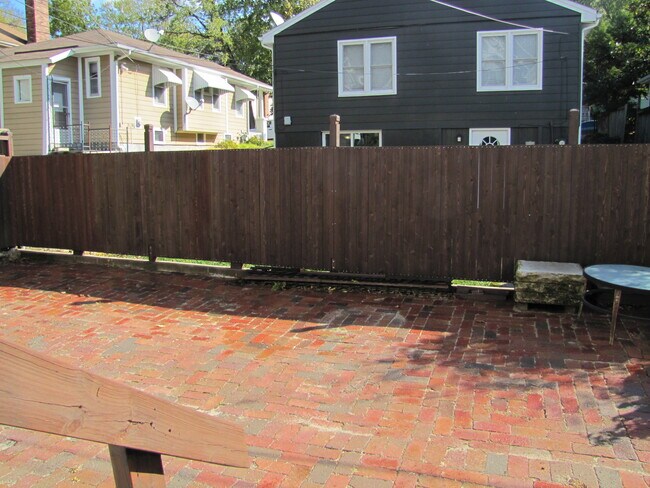 fenced patio area - 4623 Genessee St