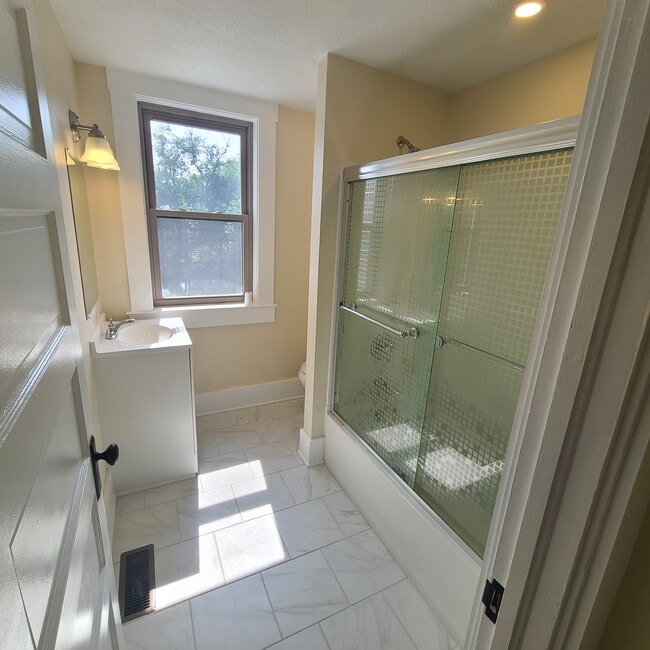 Building Photo - 1372 Mars-Evans City Rd