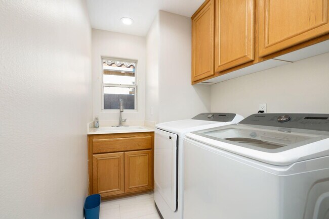 Building Photo - 45809 Crosswater St