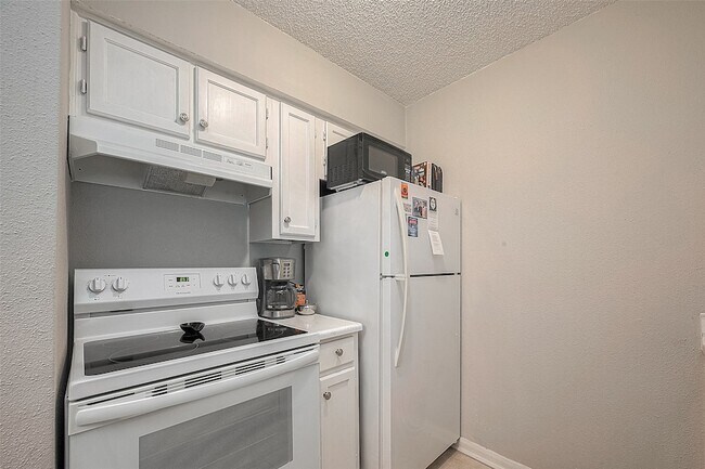 Building Photo - 2120 El Paseo St