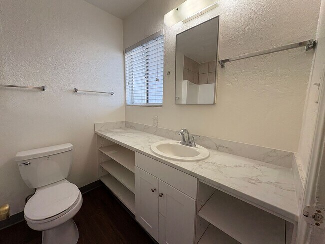 Building Photo - Experience the coastal charm of Oceanside,...