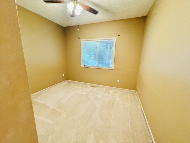 Building Photo - 9120 Trotters Ln